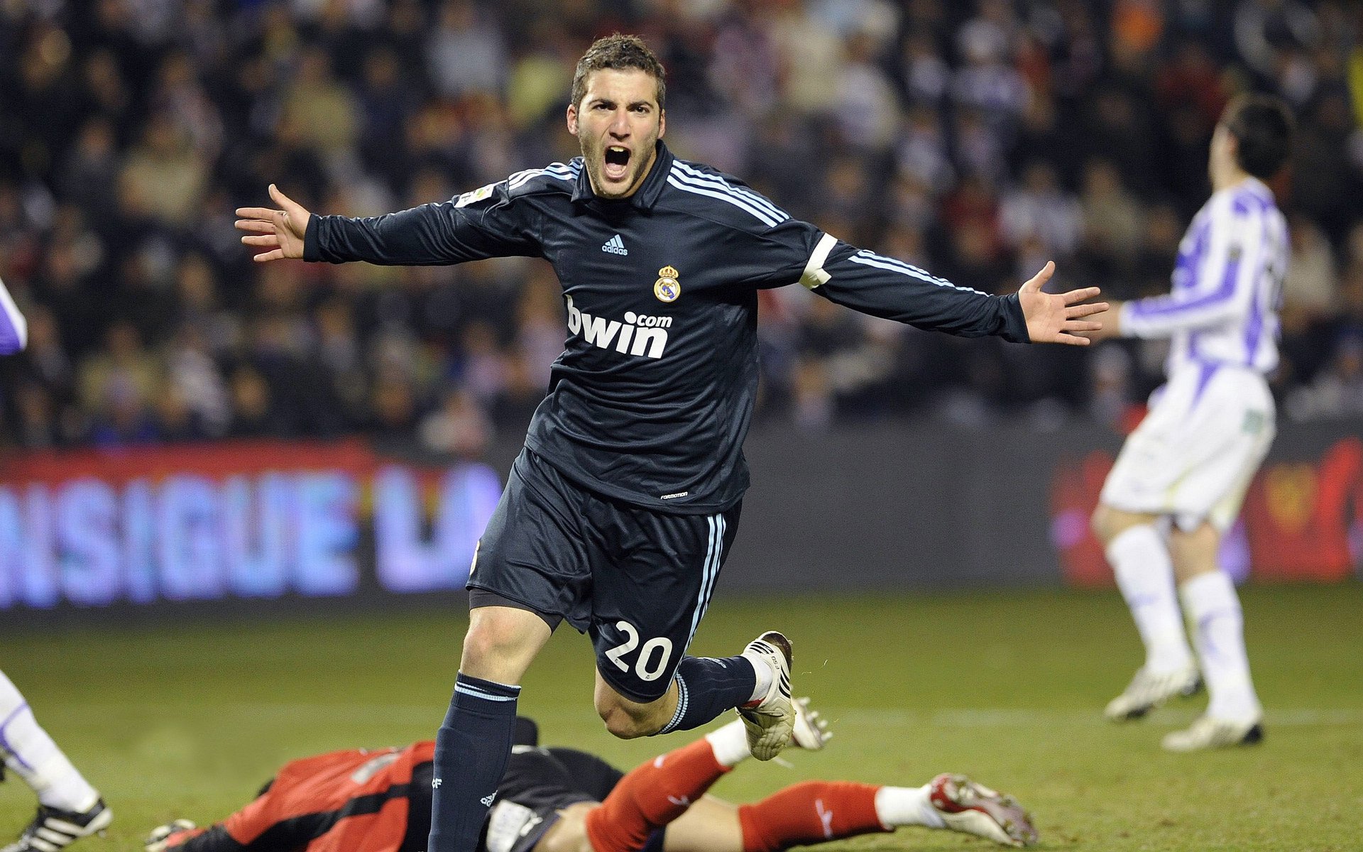 全明星赛星光璀璨 东西部对决激情上演