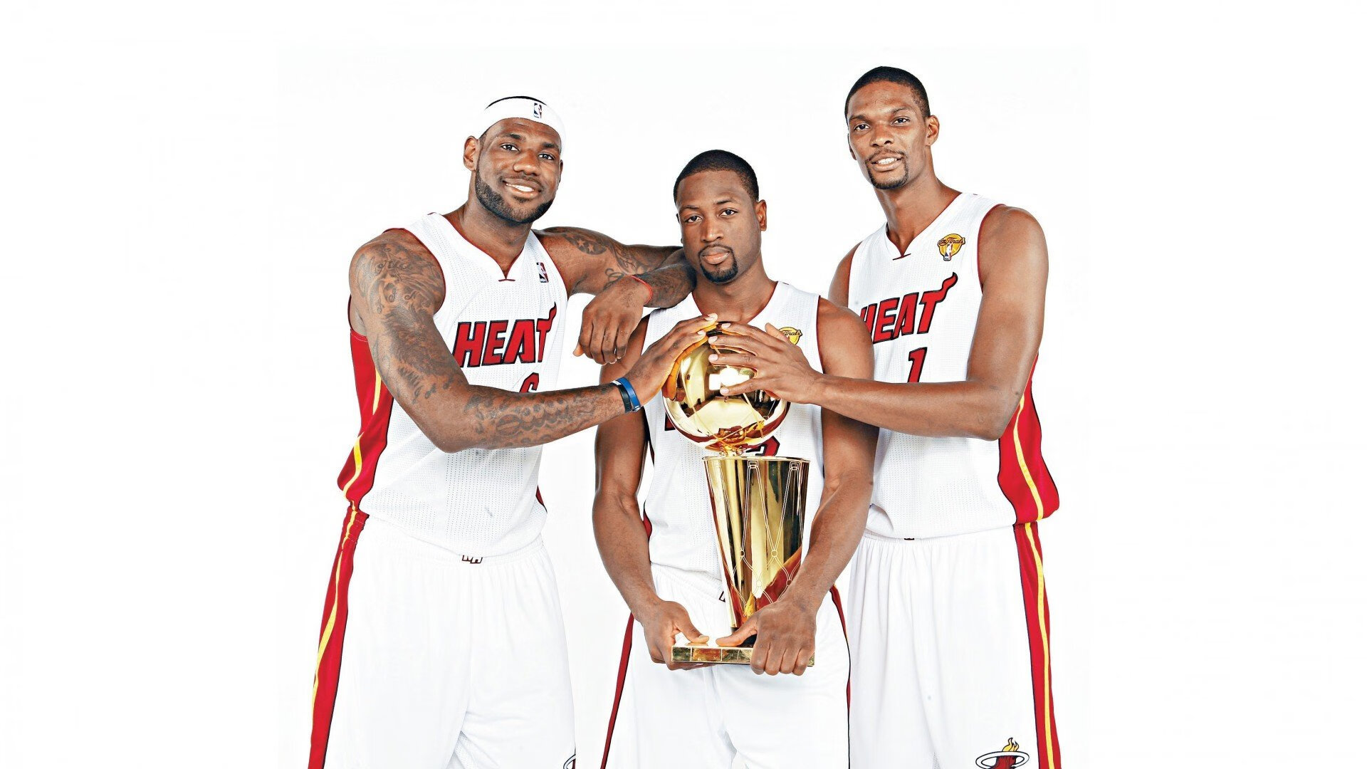 欧洲足坛转会市场风云再起 豪门争夺战引爆夏窗